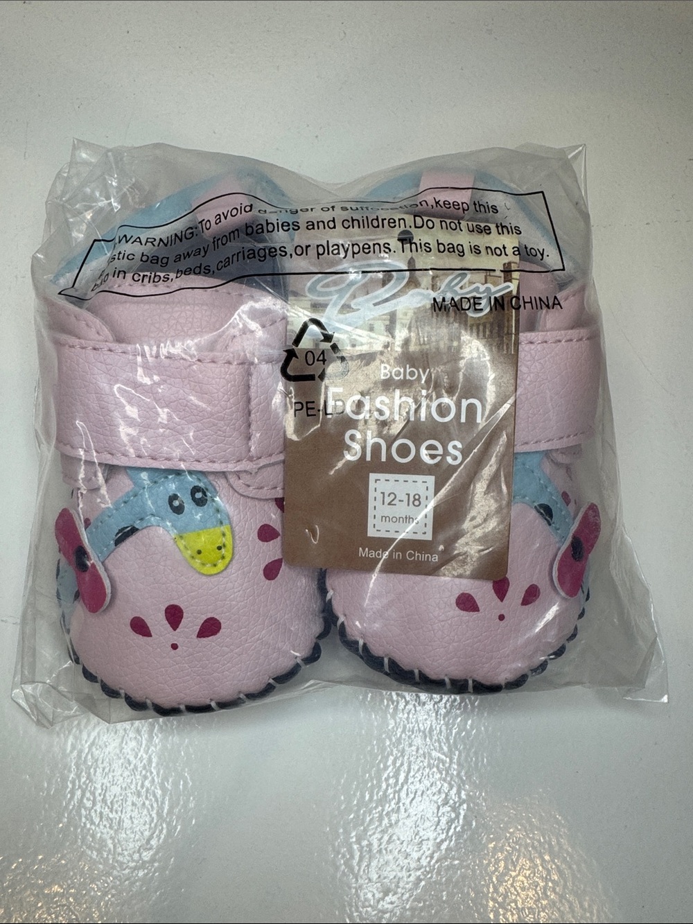 NWT girls pink giraffe baby shoes, faux leather Size 12-18 months, grip bottom